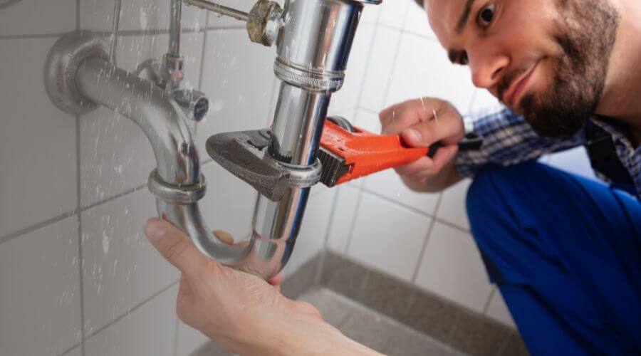 Expert burst pipe repair services in Lewistown, OH